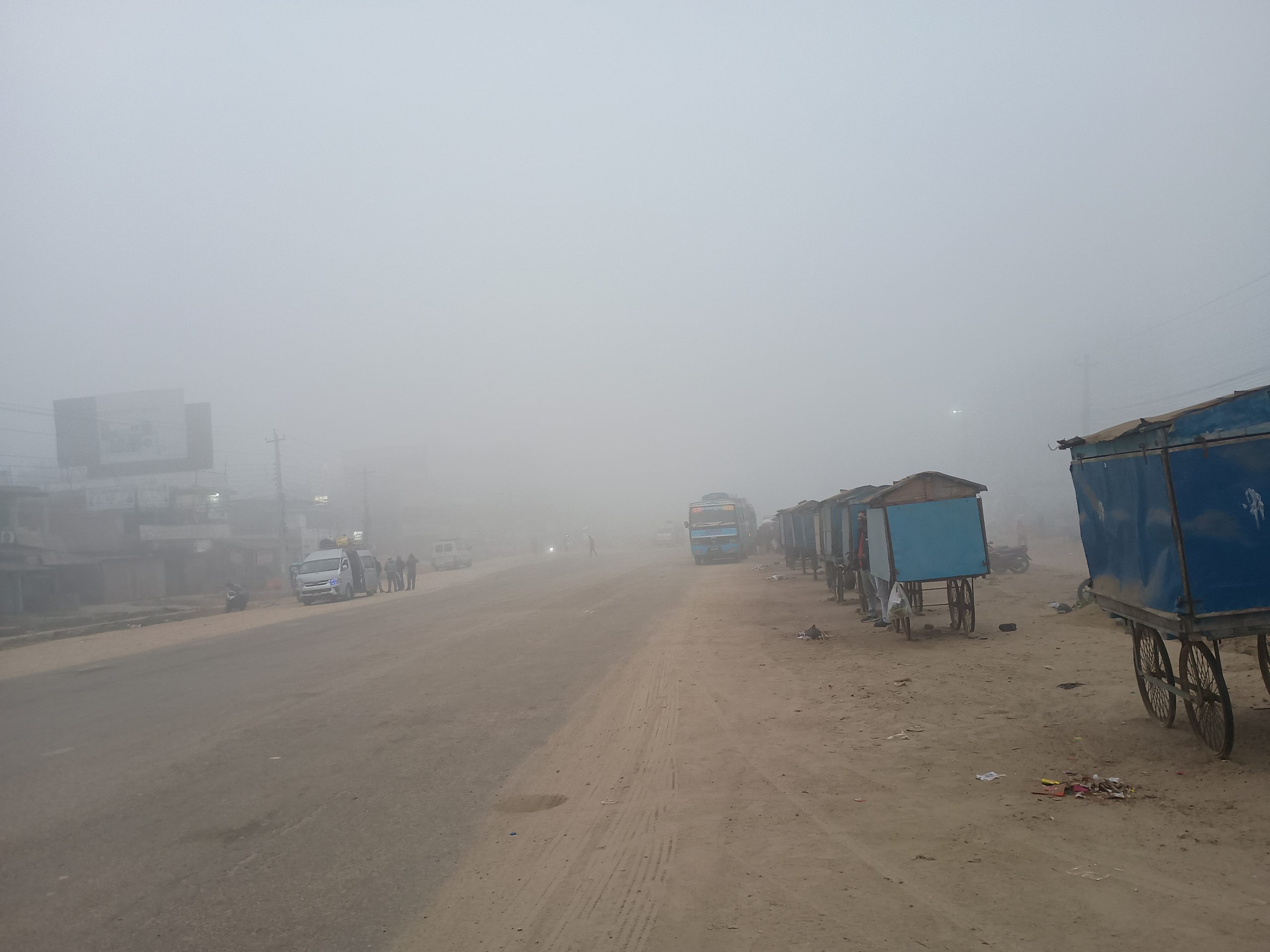 बढ्यो चिसो : लहानमा तापक्रम १३ डिग्री सेल्सियसमा झर्‍यो, बाक्लो हुस्सुले जनजीवन प्रभावित