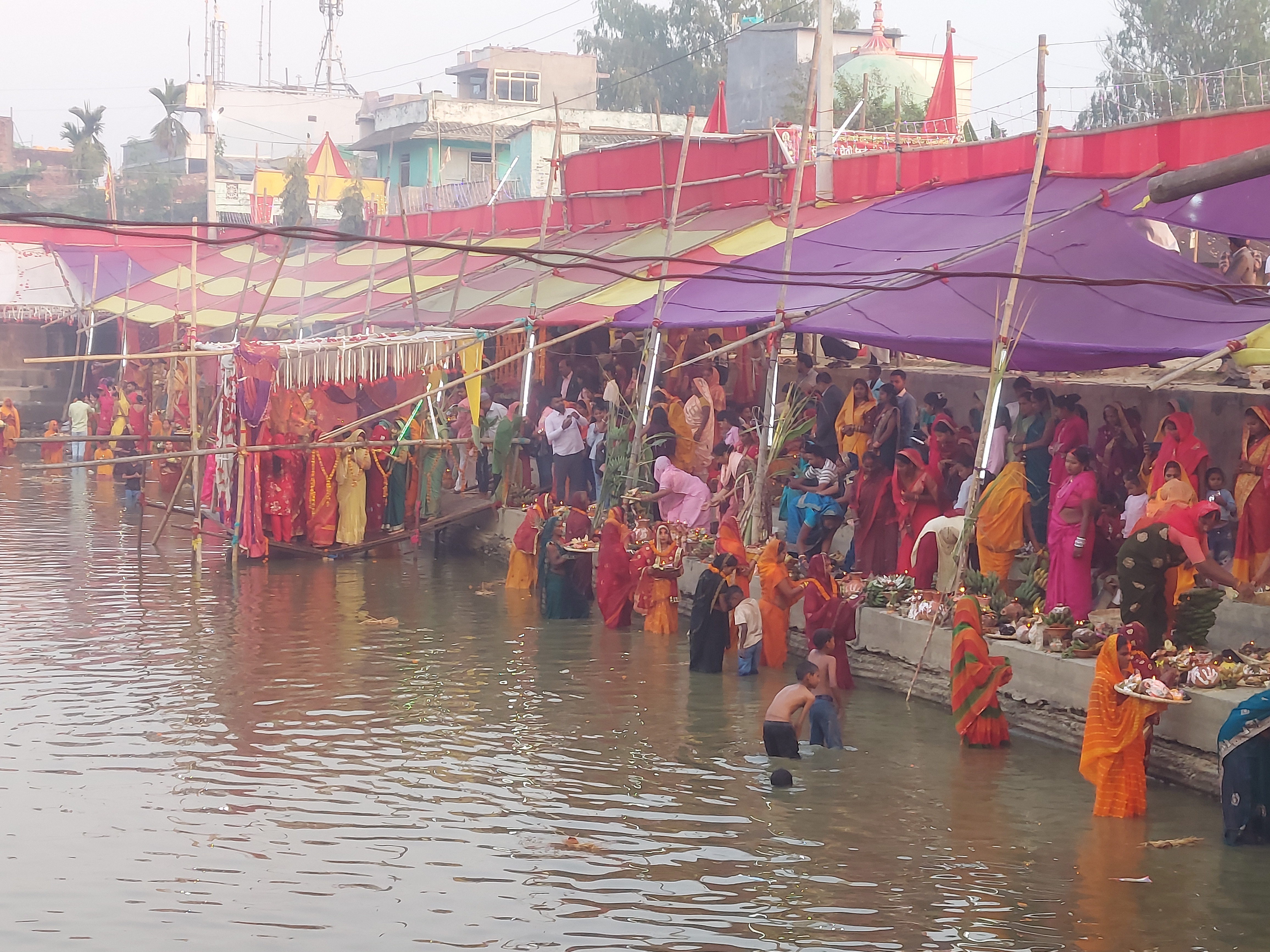 उदाउँदो सूर्यलाई अर्घ दिएसँगै सकियो चैती छठ पर्व