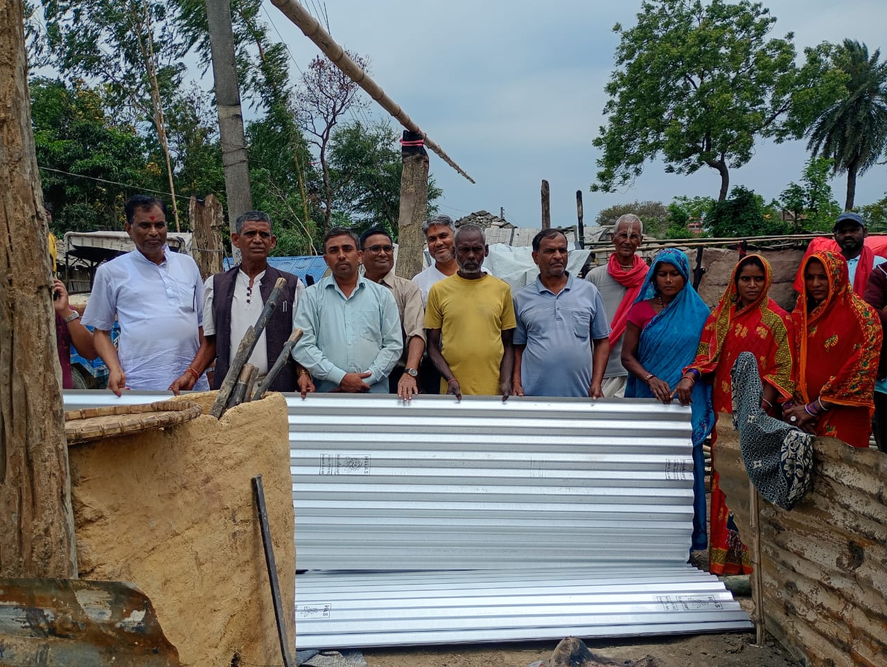 ललसहियाका आगलगी पिडितलाई जस्तापाता सहयोग